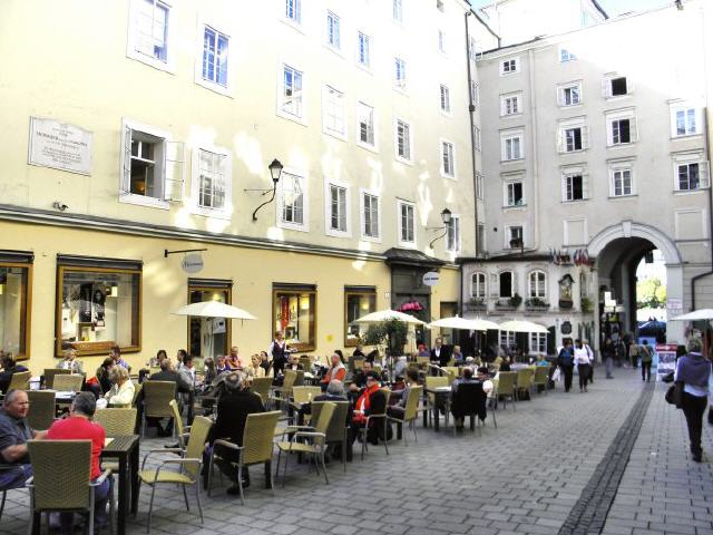 Salzburg - Platz gegenüber der Getreidegasse